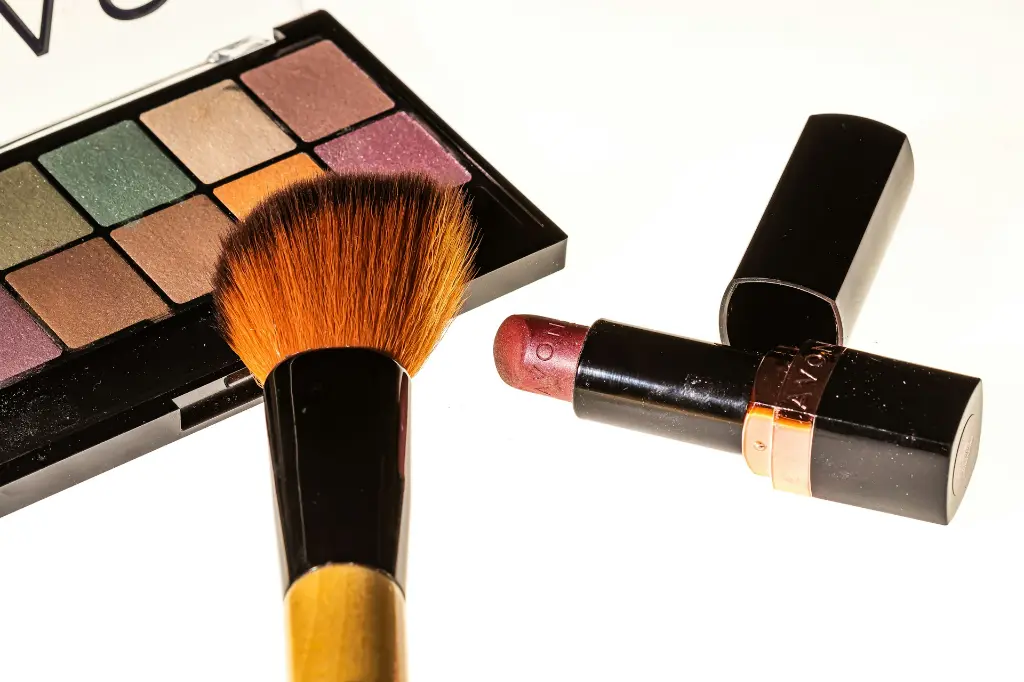 unsplash_g1DsVNxq3KY_New Eyeshadow and Rose Gold Eyeshadow Palette combo Makeup kits.webp